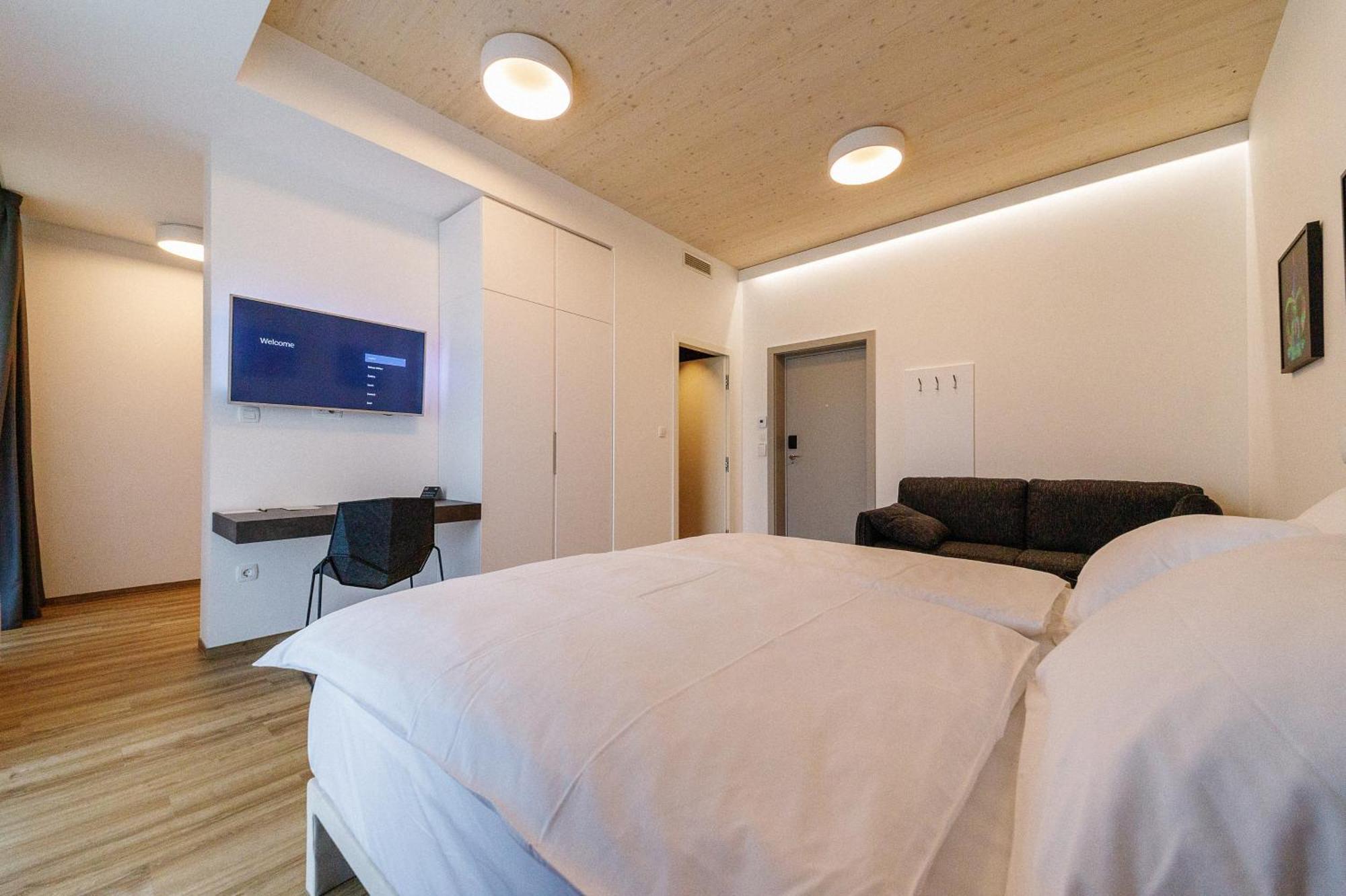 Wud Hotel リュブリャナ エクステリア 写真